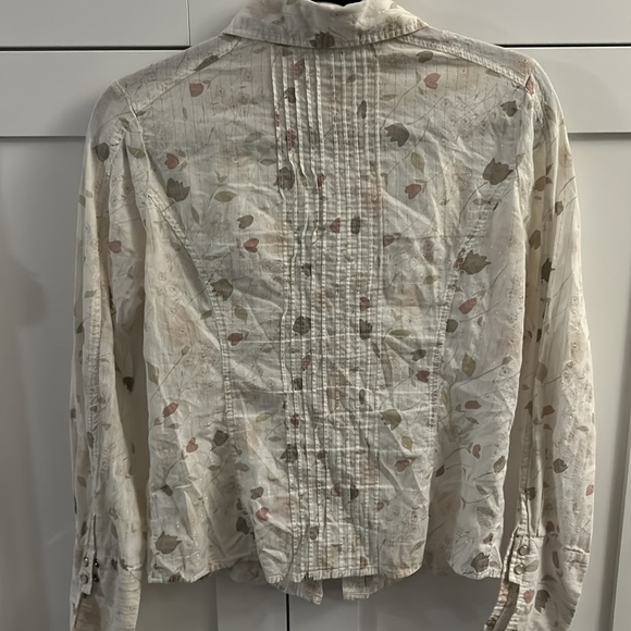 American Rag snap button blouse. - Picture 4 of 5